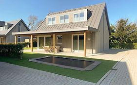 luxe Villa MaromaRegal Veerse Meer free 4 Ebikes BBQ Springkussen WIFI